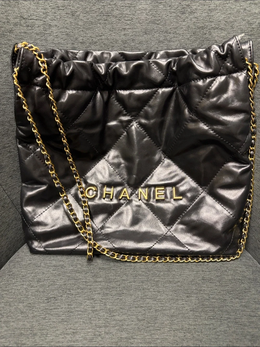 Unbranded Black Quilted Leather Shoulder Bag with Gold Chain and Logo - Picture 1 of 4